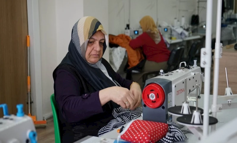 KARAKÖPRÜ’DE KADINLAR GİYİM KURSUNDA MESLEK ÖĞRENİYOR
