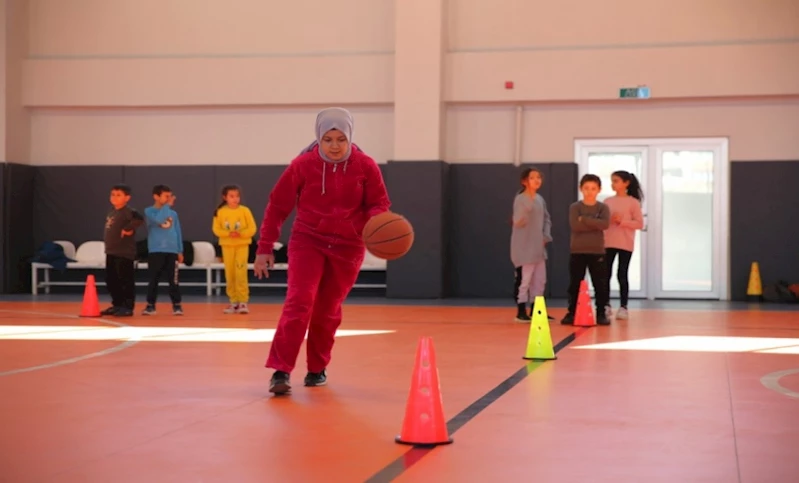 KARAKÖPRÜ’DE ÇOCUKLAR ARA TATİLİ SPORLA DEĞERLENDİRİYOR