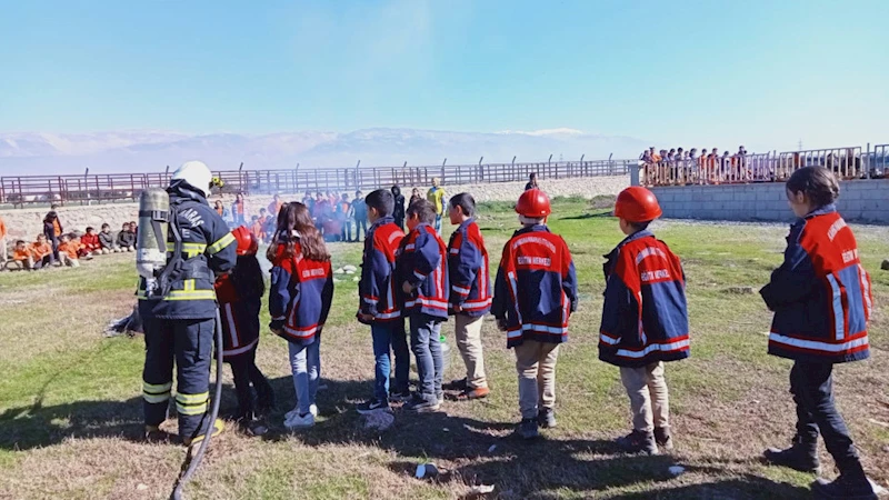 Büyükşehir İtfaiyesi, Yangına Müdahale Eğitimlerini Sürdürüyor