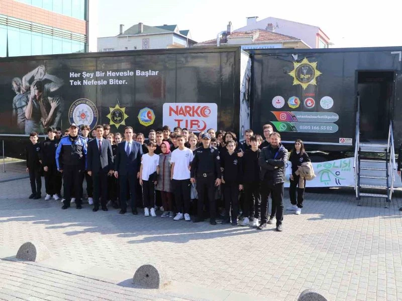 Sancaktepe’de “NARKO Tır” 2 Bin 240 Öğrenciyi Bilgilendirdi