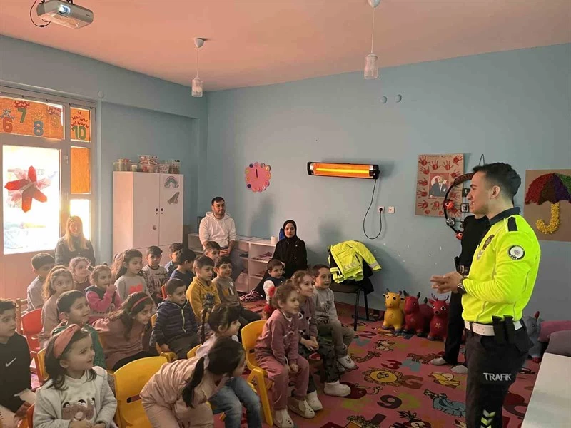 Tekman’da Anaokulu Öğrencilerine Trafik Eğitimi Verildi