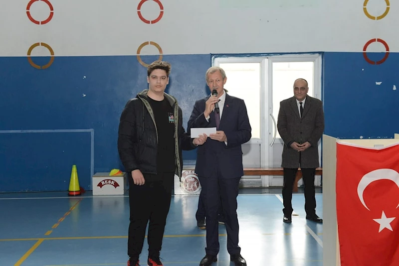 Süleymanpaşalı üniversite adaylarına Paşa Kart desteği