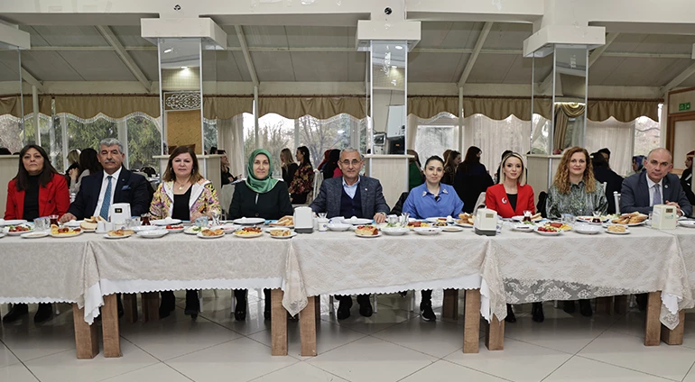 BAŞKANIMIZ IŞIK, KADINLAR GÜNÜNÜ KADIN PERSONELİMİZLE KUTLADI