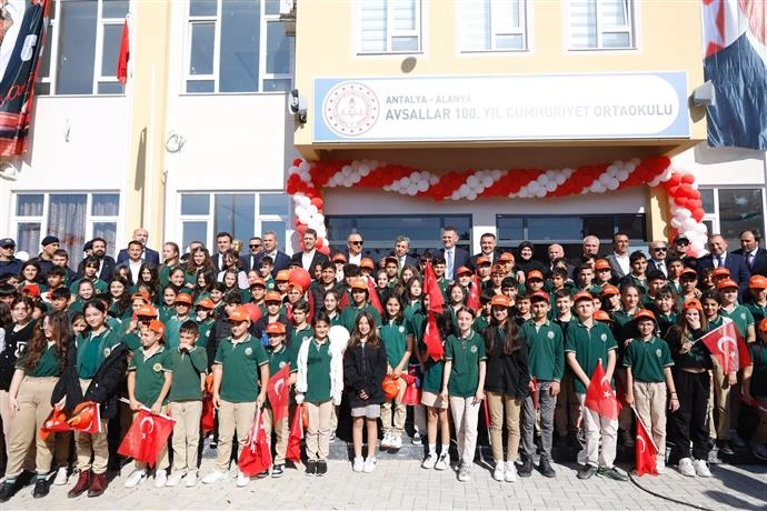 BAŞKAN YÜCEL ALANYA’DA İKİLİ EĞİTİME SON VERİYOR AVSALLAR 100. YIL CUMHURİYET ORTAOKULU VE ANAOKULU TÖRENLE AÇILDI