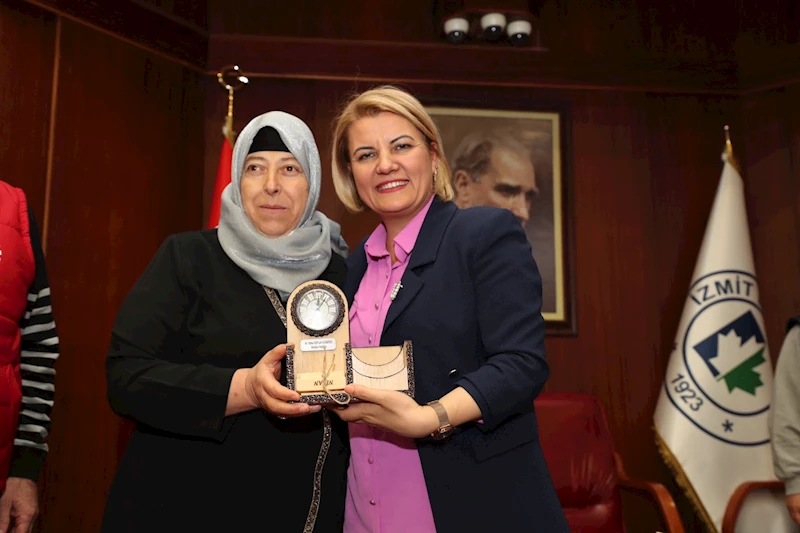 HÜRRİYET 8 MARTTA İZİNLİ OLAN KADIN EMEKÇİLERLE BULUŞTU