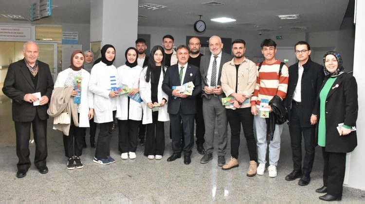 BAŞKAN ÇİMEN’DEN KARANFİLLİ TIP BAYRAMI KUTLAMASI