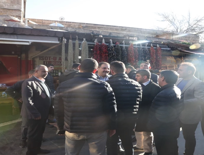 BAŞKAN CANPOLAT TARİHİ ÇARŞILAR BÖLGESİNDEKİ ESNAFI ZİYARET ETTİ
