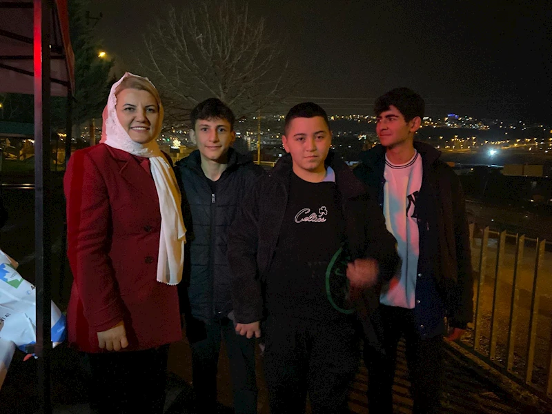BAŞKAN HÜRRİYET, KARADENİZLİLER MAHALLESİ CAMİİ’NDE TERAVİH NAMAZI SONRASI CEMAAT İLE BULUŞTU