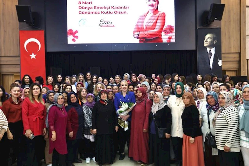 Şeniz Doğan Kadın Çalışma Arkadaşlarıyla 8 Mart Dünya Emekçi Kadınlar Gününü Kutladı