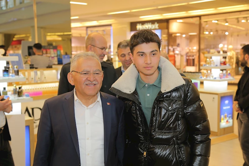 Başkan Büyükkılıç’tan AVM’de Esnaf Ziyareti