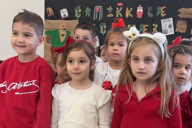 ÇINAR ÇOCUK EVLERİ’NİN MİNİKLERİ ÇANAKKALE ZAFERİNİ BÜYÜK BİR HEYECANLA KUTLADI