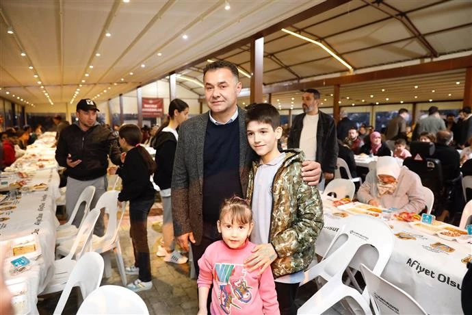 BAŞKAN YÜCEL İFTARINI EŞGİLİK’TE VATANDAŞLARLA BİRLİKTE YAPTI