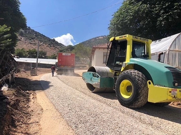 Asfaltsız Yolumuz Kalmayacak