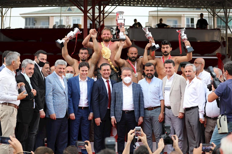 Antalya Büyükşehir Belediyemizle Birlikte Bu Sene 669’uncusunu Düzenlediğimiz Tarihi Elmalı Yağlı Pehlivan Güreşlerini Yoğun Bir Katılımla Tamamladık.