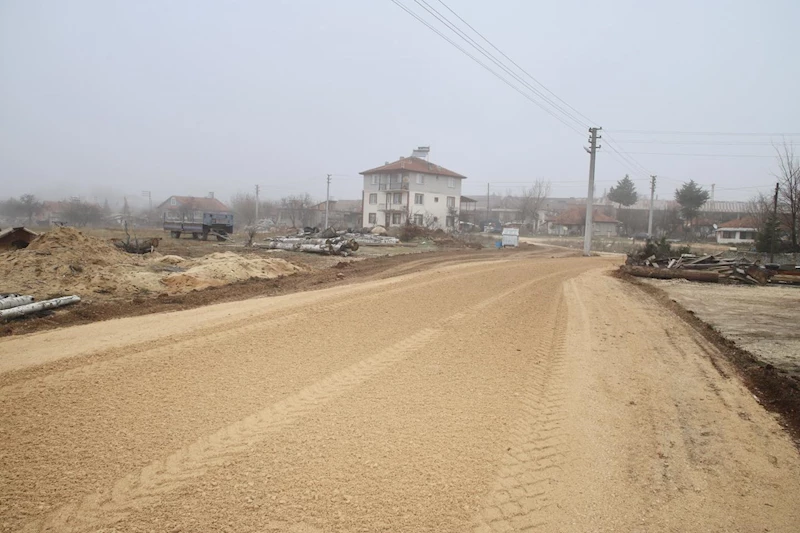 Asfaltsız Yolumuz Kalmayacak