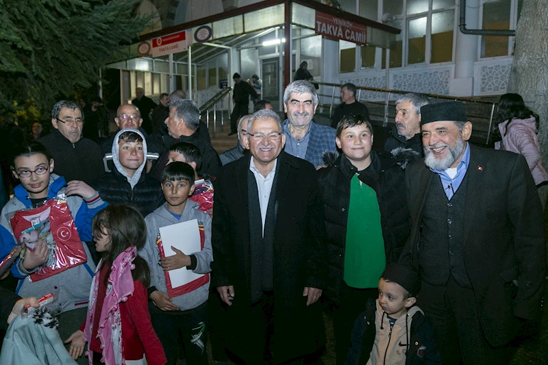 Başkan Büyükkılıç, Mahalle Mahalle Geziyor, Vatandaşla Kucaklaşıyor