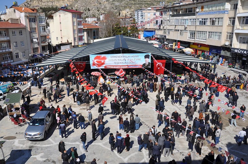 İLÇEMİZİN KANAYAN YARASI OLAN KAPALI PAZAR YERİ ÇÖZÜME KAVUŞTURULDU