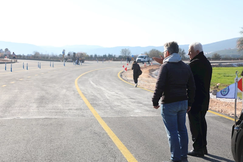 Başkan Gürün Menteşe’de Devam Eden Yol Çalışmasını İnceledi