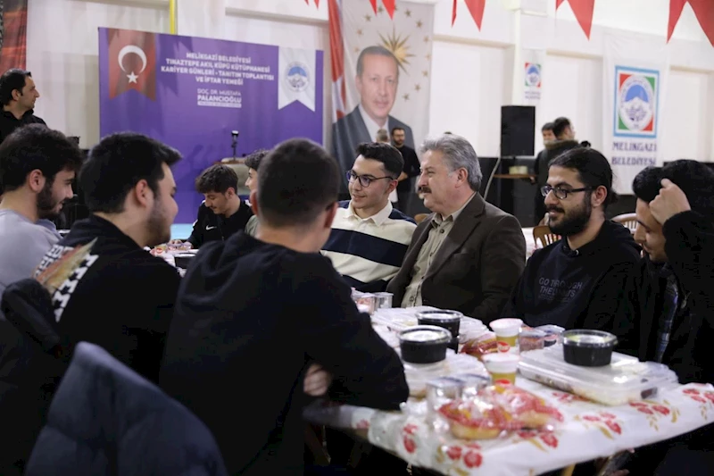 EĞİTİMDE ÖNCÜ BELEDİYE MELİKGAZİ, AKIL KÜPÜ KÜTÜPHANELERİ İLE GENÇLERİN YANINDA OLMAYA DEVAM EDİYOR
