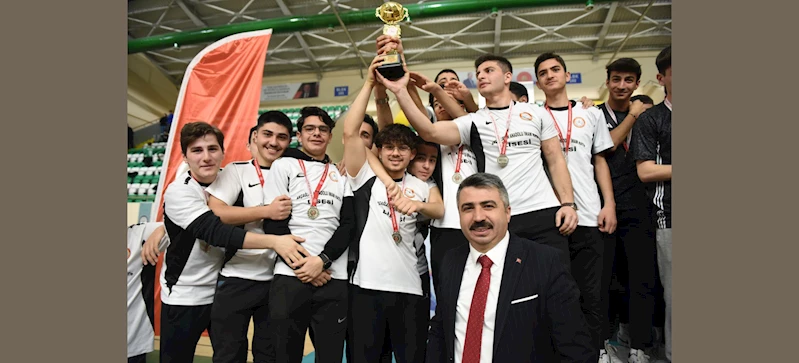 OKUL SPORLARI İLÇE ŞENLİKLERİNDE GÖRKEMLİ FİNAL