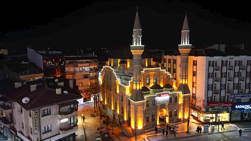 AMBER RENGİ AYDINLATMALAR HACI BEKTAŞİ KURŞUNLU CAMİİ’NİN İHTİŞAMINI ORTAYA ÇIKARTTI