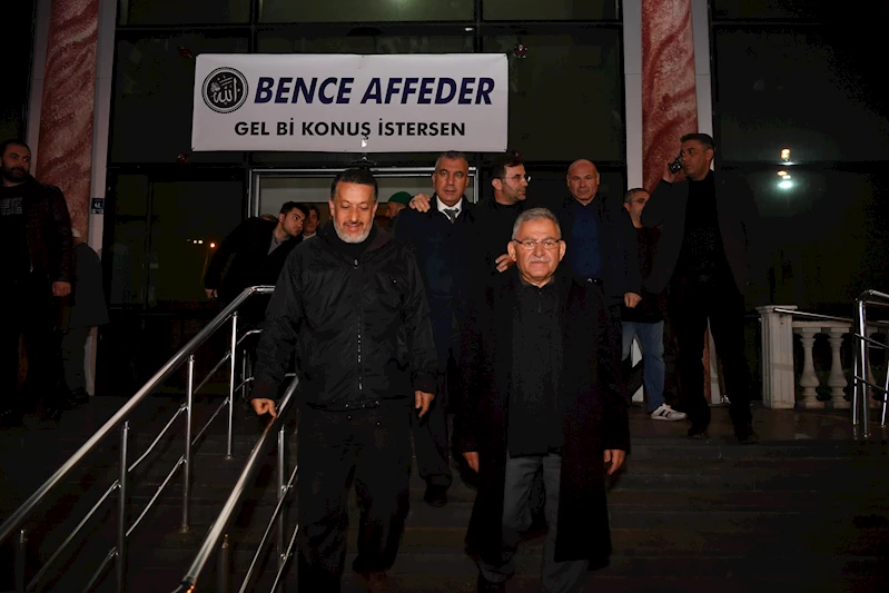 Başkan Büyükkılıç, Zümrüt Mahallesi Sakinleri ile Teravih Sonrası Bir Araya Geldi