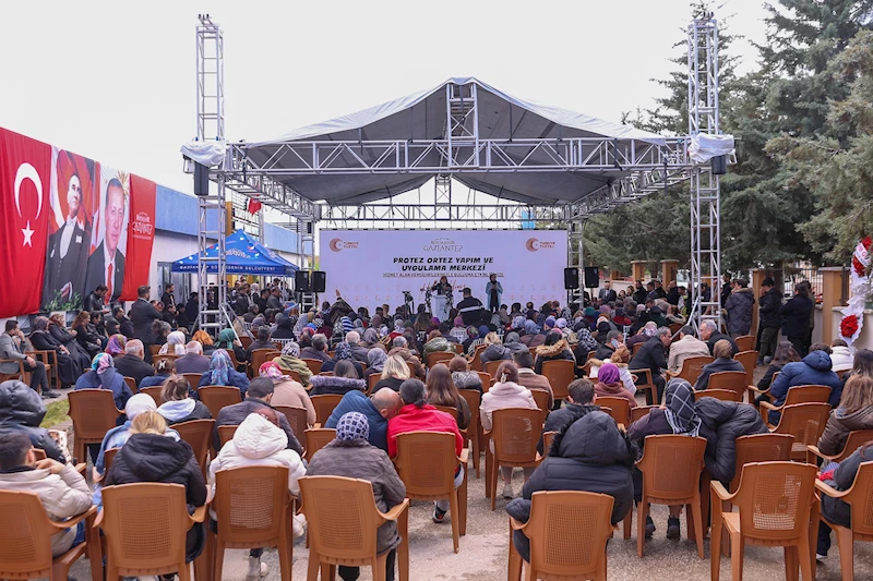 BAŞKAN ŞAHİN, BUĞDAY TANESİ PROTEZ ORTEZ YAPIM VE UYGULAMA MERKEZİ’NDE HİZMET ALAN ENGELLİLERLE BİR ARAYA GELDİ