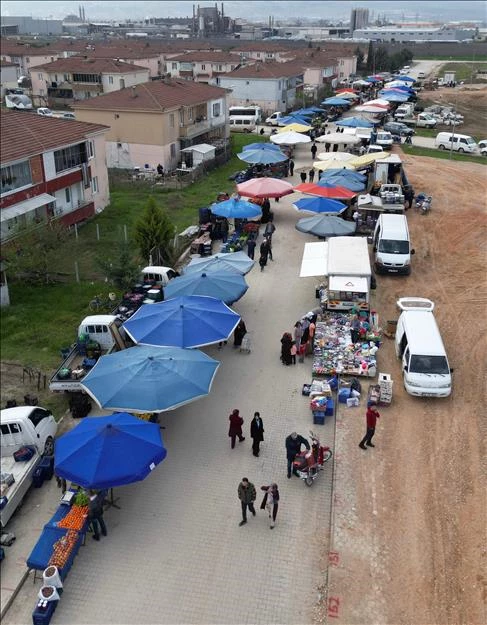 Cumhuriyet Mahallesi Semt Pazarı Kurulmaya Başladı