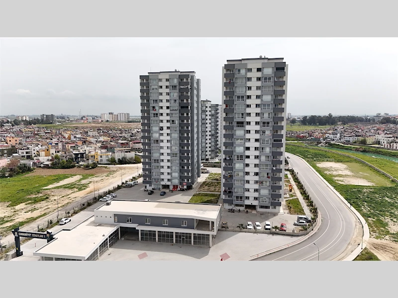 BAŞKAN BOZDOĞAN, TEMELDEN ALDIĞI EVLERİ TAMAMLAYIP HAK SAHİPLERİNE TESLİM ETTİ