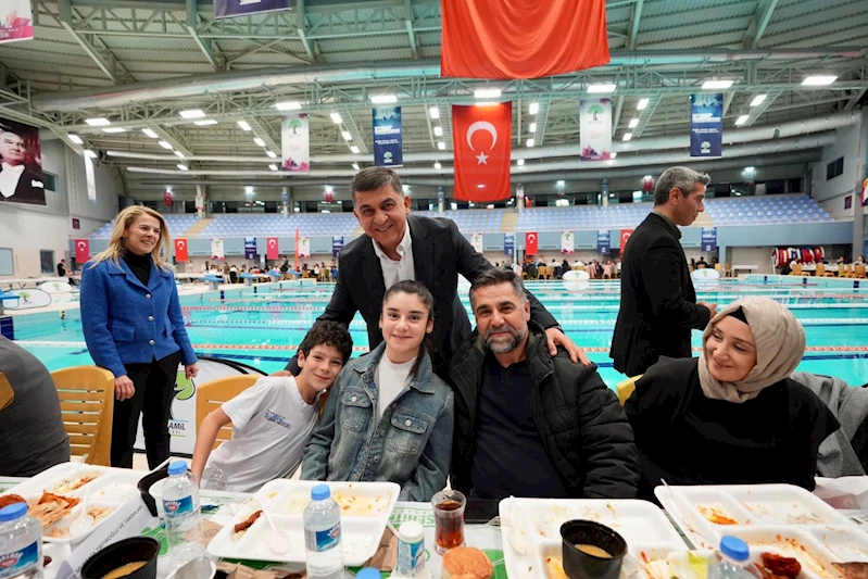 BAŞKAN FADILOĞLU, ZİYARET ETTİĞİ HER ADRESTE BÜYÜK İLGİ GÖRÜYOR