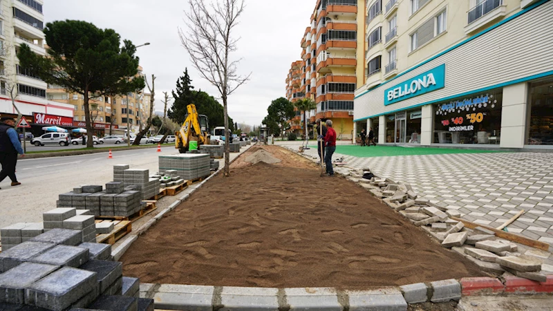 İsmet Karaokur Bulvarı’nda Yürüyüş Yolları Yenileniyor