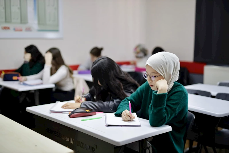 5 BİN ÖĞRENCİYİ HAYAL ETTİĞİ BAŞARIYA KAVUŞTURAN AKSARAY BELEDİYESİ, AYT VE TYT KURSLARINA DEVAM EDİYOR