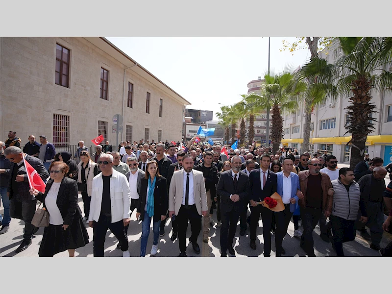 BAŞKAN BOZDOĞAN SİLAHLI SALDIRIYA KARŞI TARSUS HALKIYLA YÜRÜDÜ
