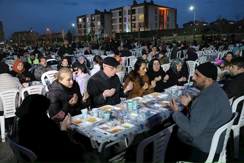 BAŞKAN KURT İFTARINI IHLAMURKENT’TE YAPTI