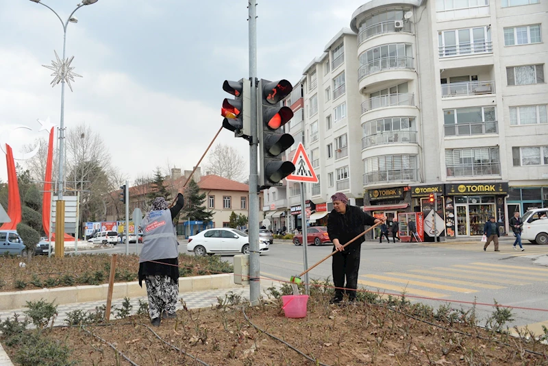 -BOZÜYÜK’TE TRAFİK IŞIKLARI  TEMİZLENİYOR