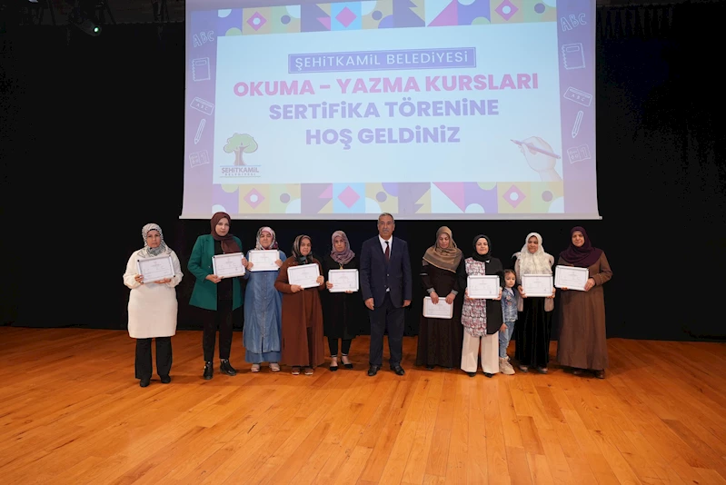 ŞEHİTKAMİL’DE 5 BİN 288 KİŞİYE OKUMA-YAZMA ÖĞRETİLDİ