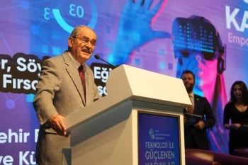 “KADINLAR İLE TEKNOLOJİ  ARASINDAKİ BAĞ GÜÇLENMELİ”