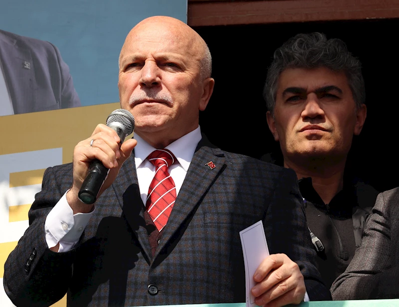 BAŞKAN SEKMEN HINIS’TA MİTİNG YAPTI