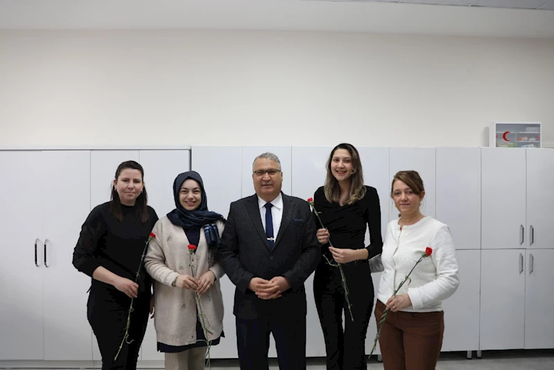 BAŞKAN ÇERÇİ 8 MART’TA KADIN BELEDİYE ÇALIŞANLARINI UNUTMADI
