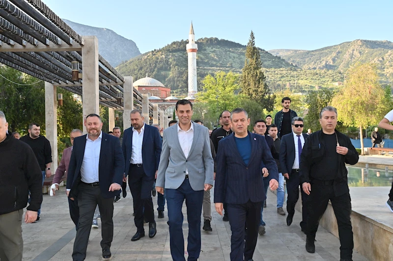 Genel Başkan Özel ve Başkan Zeyrek Manisalılarla Bayramlaştı