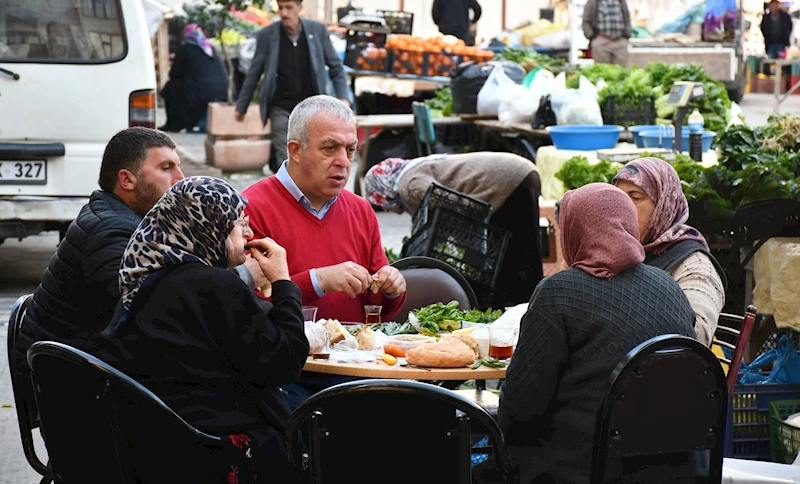 BAŞKAN ERDEM PAZARCI ESNAFI İLE KAHVALTIDA BULUŞTU