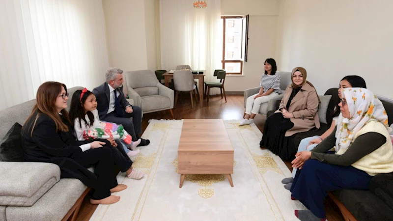 Başkan Görgel, Asrın Felaketinde Ailesini Kaybeden Vatandaşları Ziyaret Etti