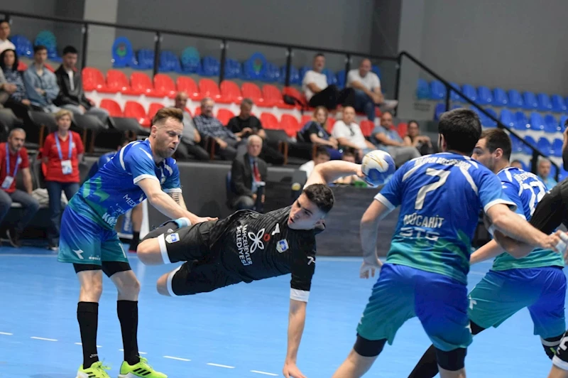 Nilüferli hentbolcular farklı kazandı