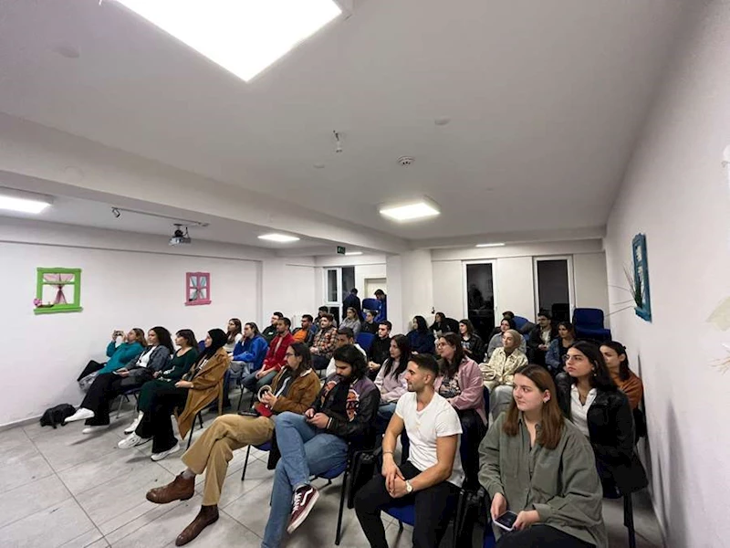 CEREN ÖZDEMİR ADALAR GENÇLİK MERKEZİ HOLLANDACA ATÖLYESİ DÜZENLEYECEK