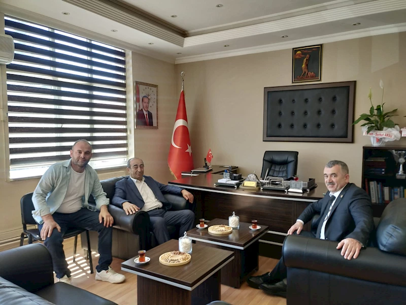 HAMAMÖZÜ BELEDİYESİ ESKİ BELEDİYE BAŞKANLARINDAN MEHMET CANIBEK VE İLÇEMİZ ESNAFLARINDAN VETERİNER HEKİM ENDER CANER SARIKAP  BELEDİYE BAŞKANIMIZ SN. CİHAN DEMİR