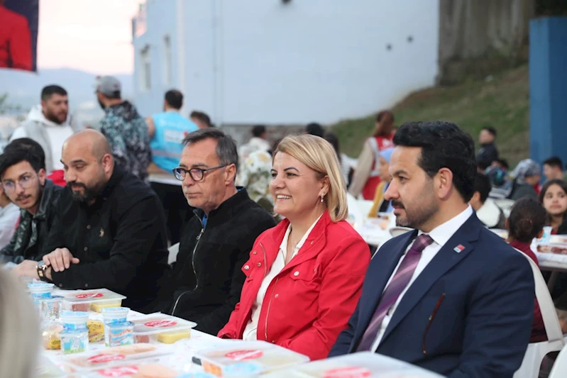 İZMİT BELEDİYESİ HALK İFTARI TERZİBAYIRI MAHALLESİ’NDE DEVAM ETTİ