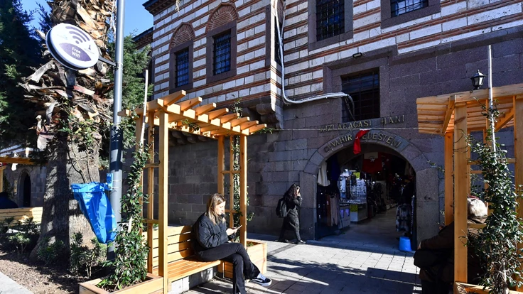 Kemeraltı’nda ücretsiz internet ağı genişliyor