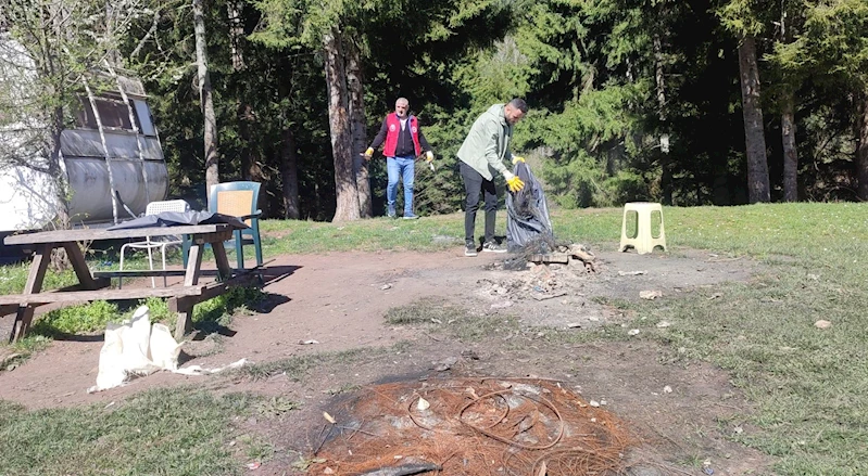 KAFKASÖR YAYLAMIZDA TEMİZLİK ÇALIŞMALARI PROGRAM DÂHİLİNDE, YOĞUN BİR ŞEKİLDE DEVAM EDİYOR