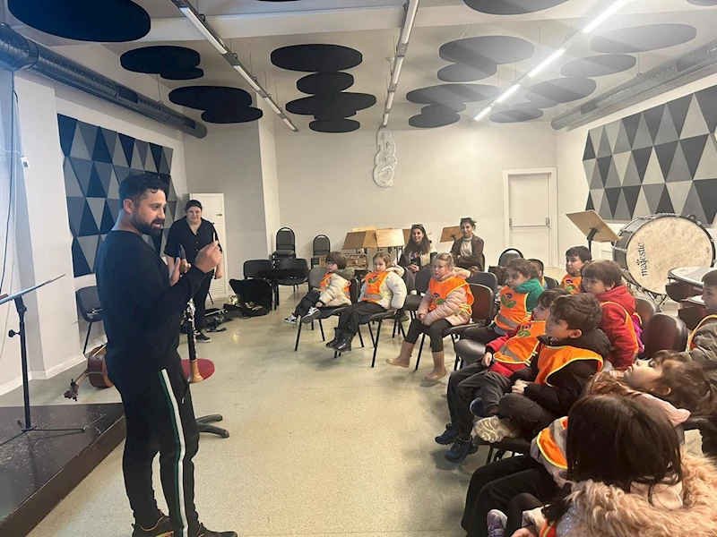 ÖĞRENCİLER ENSTRÜMANLARI TANIYOR