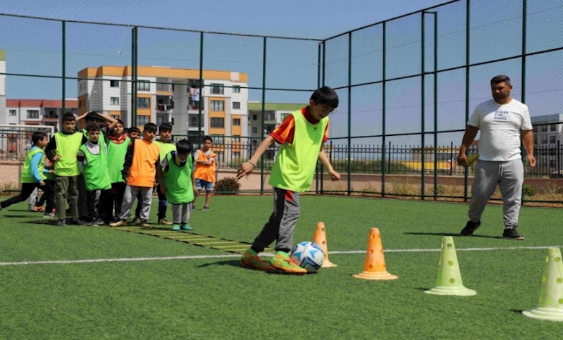 KARAKÖPRÜ’DE ÇOCUKLAR ZAMANINI SPOR KURSLARINDA DEĞERLENDİRİYOR